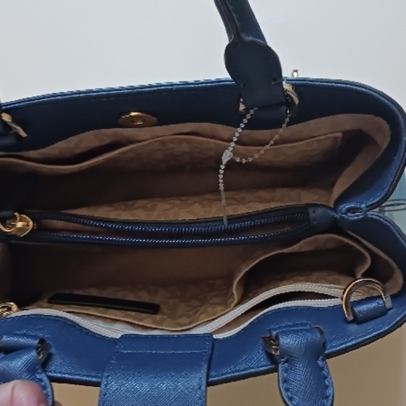 $328 Michael Kors Hailee Satchel - Picture 7 of 8